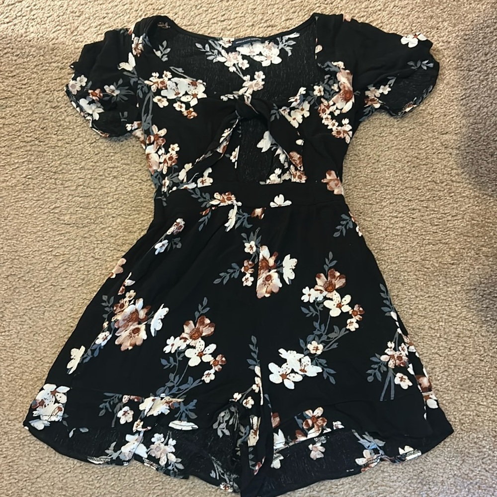 American Eagle floral romper S